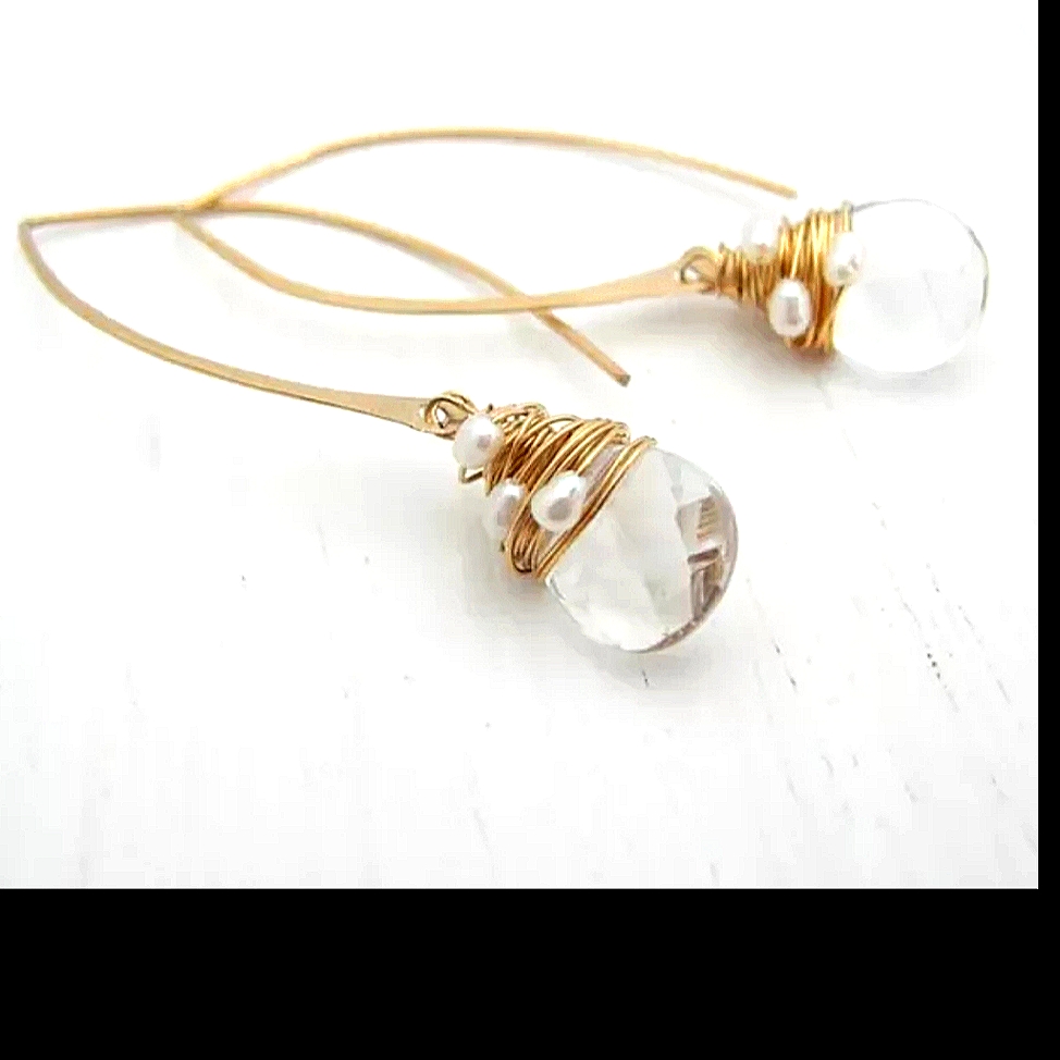 Nwt Crystal Quarz Seeded Pearls And 14kgf Wire Earrings.